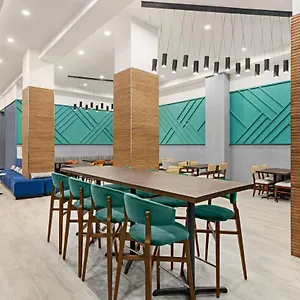 Lic - Laguardia West, An Ihg United States